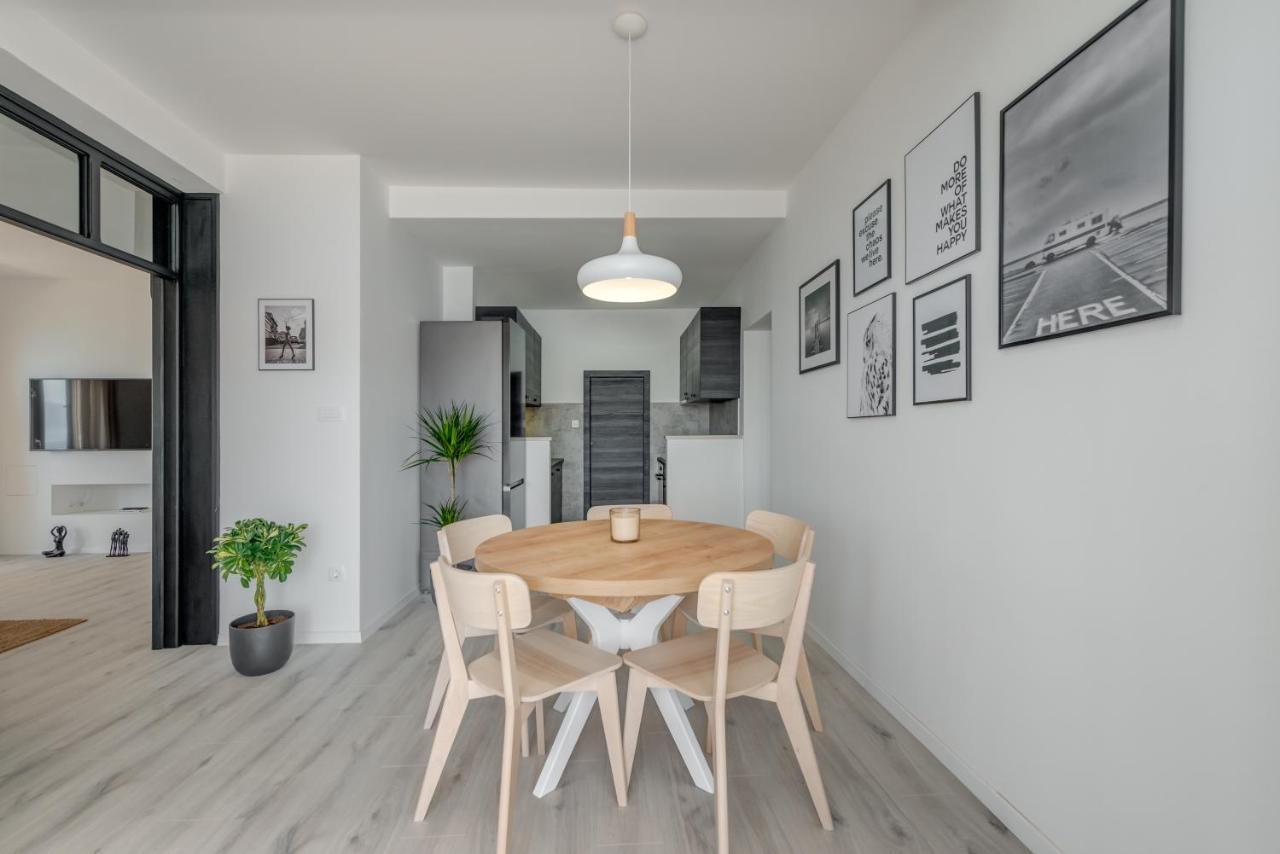 Beachfront Apartment *